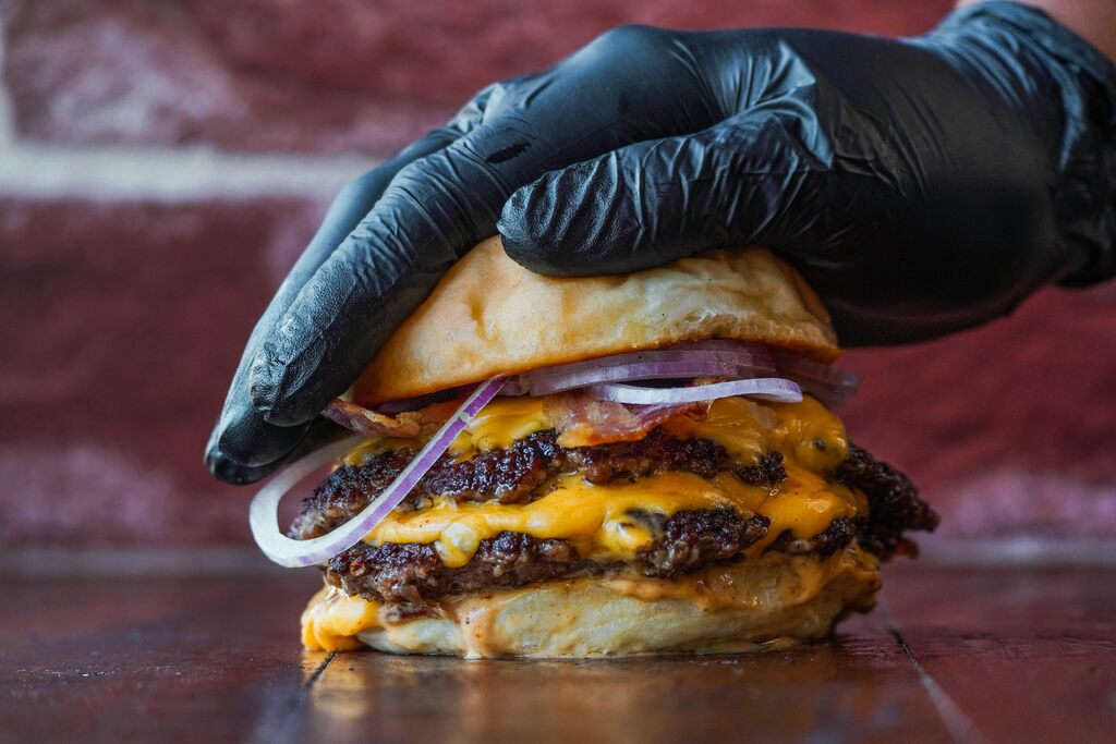smash burger e hamburguer tradicional