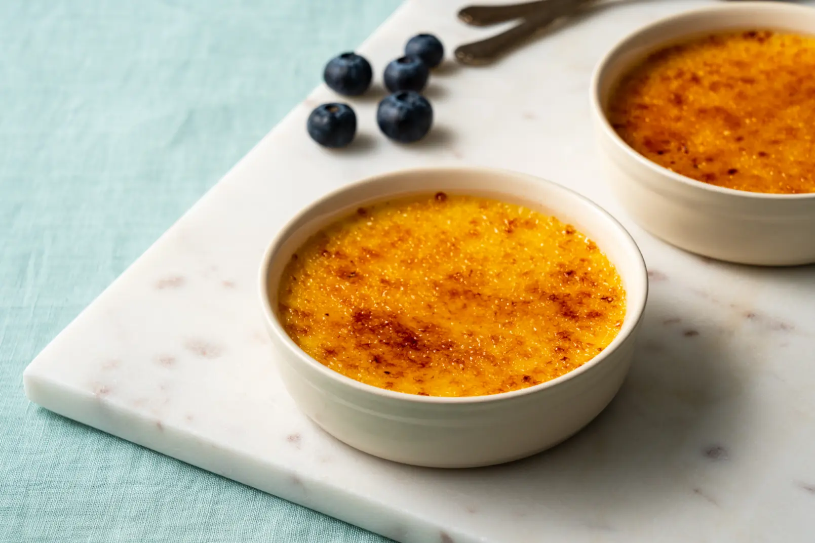 Crema catalana, prato típico da culinária espanhola, parecido com o crème brûlée