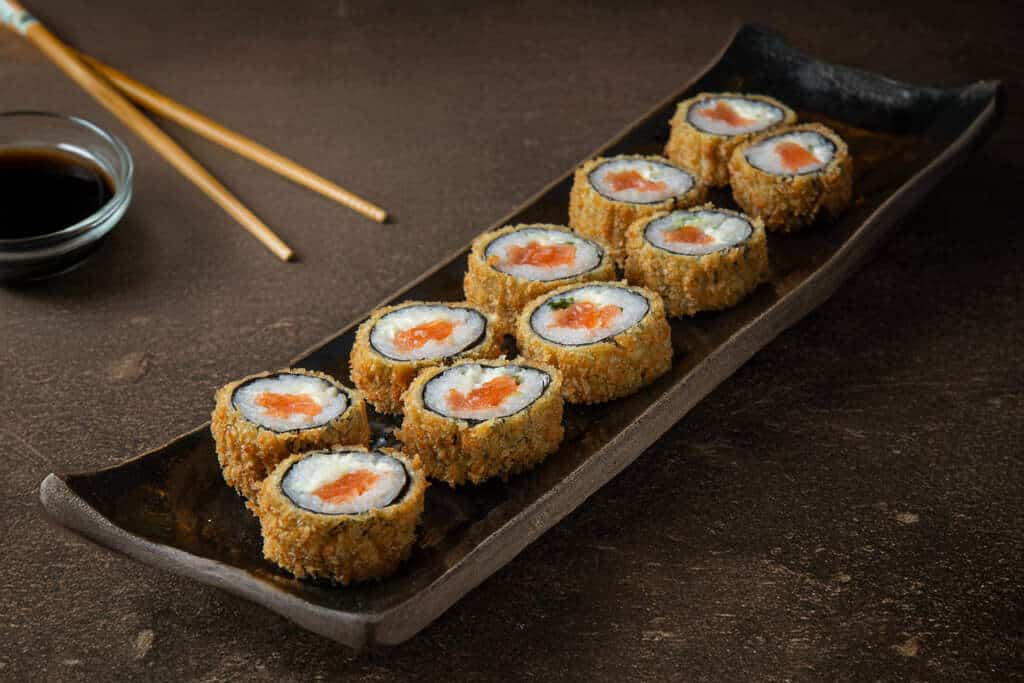 tipos de sushi: hot roll