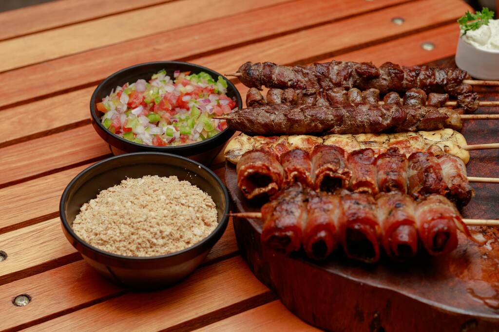 comidas de boteco: espetinhos