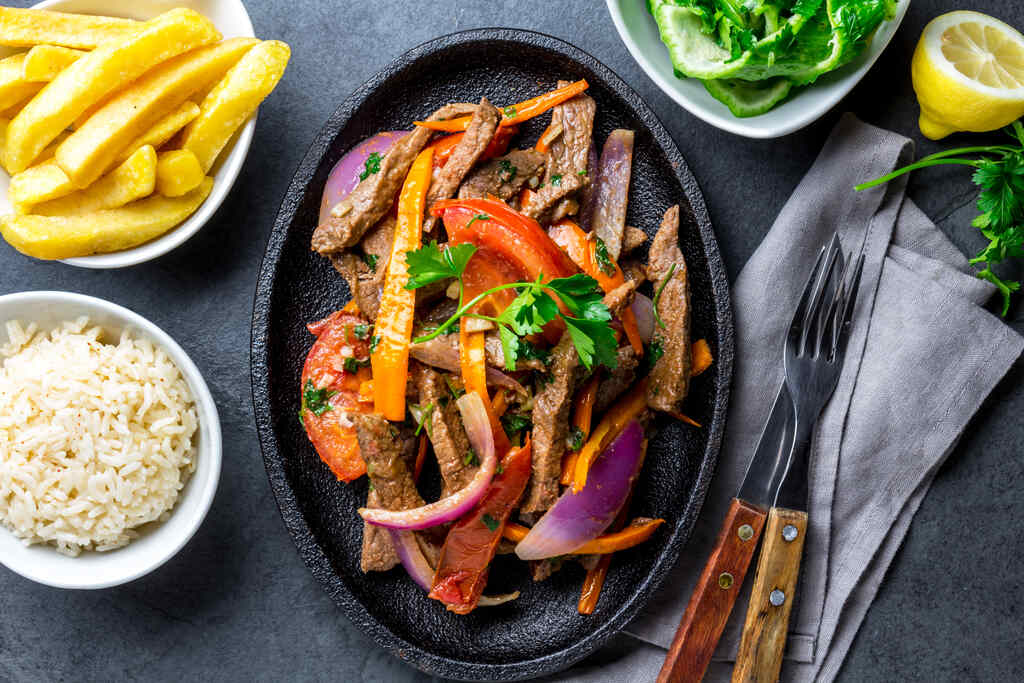 comidas do peru: lomo saltado