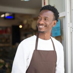 microempreendedor feliz com a declaração MEI bem feita