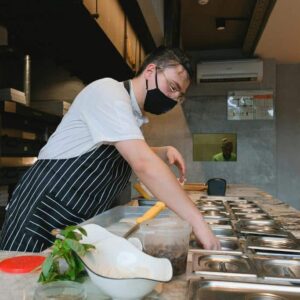 o que faz um auxiliar de cozinha
